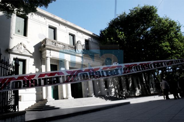 Desalojaron a más de 400 chicos por un incendio en el Colegio Nacional