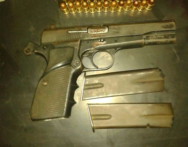 Detuvieron a un muchacho con un arma de guerra cargada en Santa Rosa de Lima