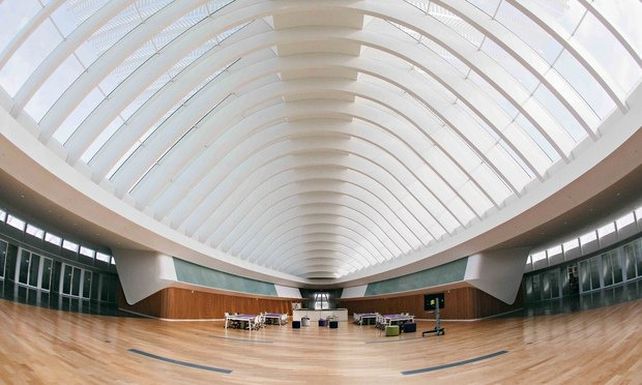 Sin estanterías: conocé esta biblioteca sin ningún libro físico