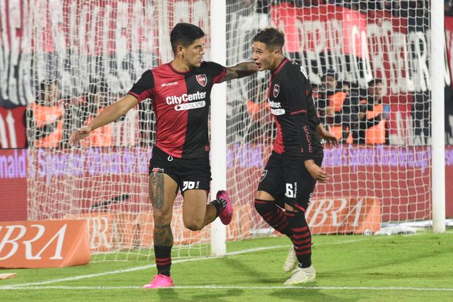 Newells lo definió sobre el cierre con un golazo de Mosquera
