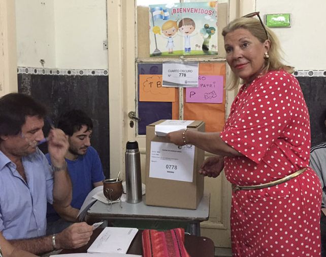 Carrió dijo que debió adelantar su horario de votación por razones de seguridad.