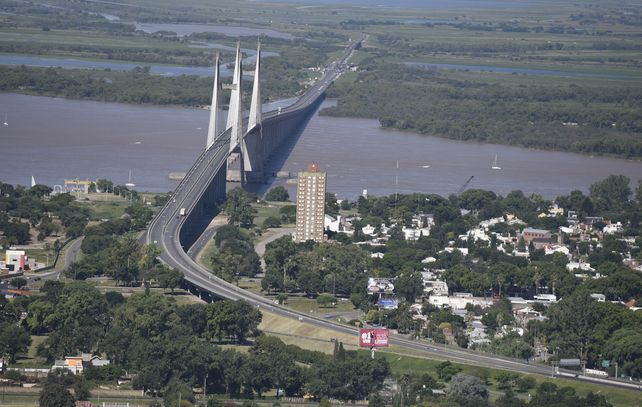 La conexión Rosario-Victoria cumple 18 años, pero aún no tiene nombre: ¿Urquiza, Piaggio o Menem?