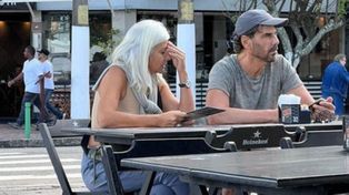 La fotografía fue viral en las redes sociales por el gesto de la esposa de&nbsp;Juan Darthés.