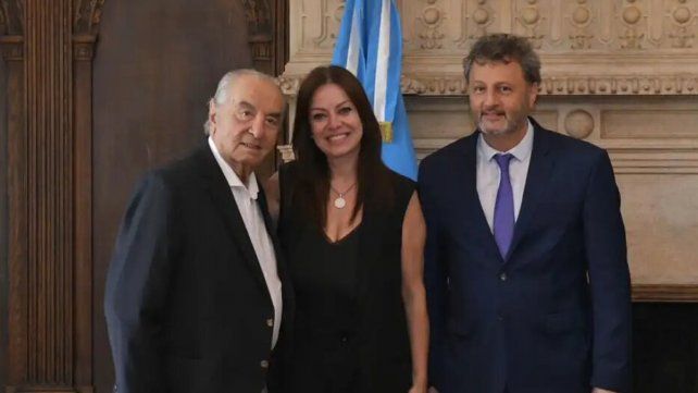 Armando Cavalieri junto a Sandra Pettovello (ministra de Capital Humano) y Omar Yasin (secretario de Trabajo).