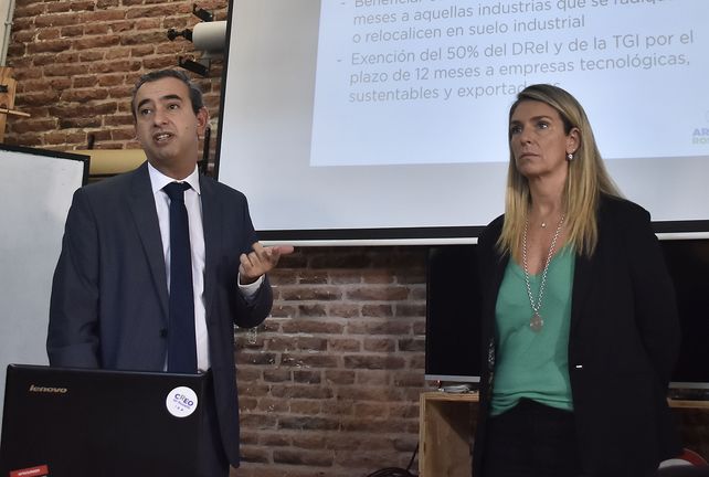 Javkin presentó una serie de medidas para el trabajo y la producción