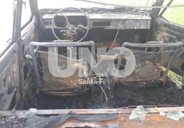 Quemacoches: incendiaron esta madrugada un Renault 12 en calle Avellaneda al 4.500