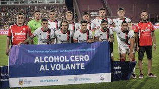 Newells venció a Lanús y es líder de la mano de su figura