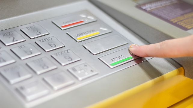 Los bancos establecieron nuevos límites de extracción de dinero en efectivo de lso cajeros automáticos. Varían según la entidad y el perfil de cada cliente