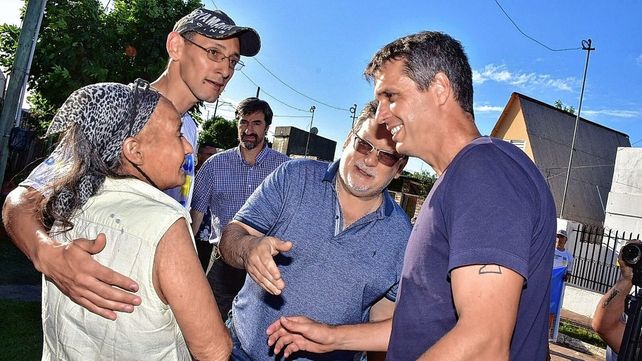 Cresto cerró la campaña caminando en barrios de Concordia