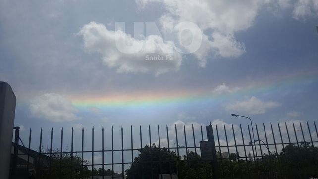 Extraño fenómeno en el cielo santafesino: un arcoíris sin lluvia