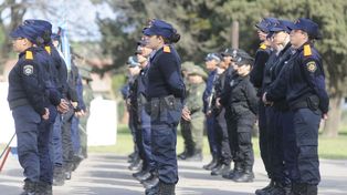 La provincia pagó la primera cuota de los uniformes policiales