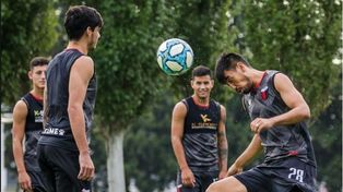 Osella abrió el misterio sobre el equipo titular para visitar a Defensa
