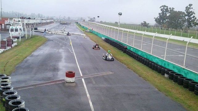 Con piso mojado. En el trazado del Club de Volantes Entrerrianos hubo ayer una fecha por el Karting Río Paraná.&nbsp;