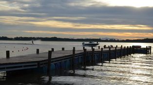 Recomendable. Actividad naútica, pesca y balnearios, algunos de los atractivos que ofrece la laguna de Melincué para relajarse y compartir en familia o entre amigos.