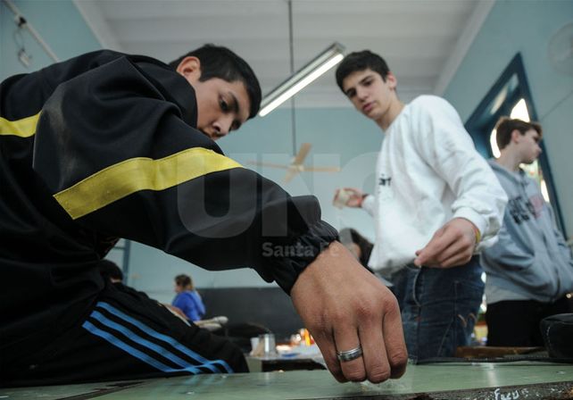 Prevención. Ante la existenci de posibles contagios se actuó en la escuela Bustos./ Mauricio Centurión.