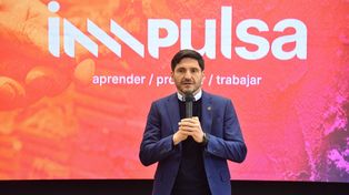 Maximiliano Pullaro presentando un programa productivo.
