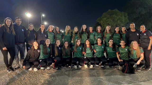 La delegación del equipo femenino de la Federación Entrerriana de Hockey.