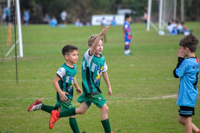 La octava edición de Naranjitos se vive a puro fútbol