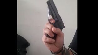 El video del celular de Sabag Montiel lo muestra manipulando el arma