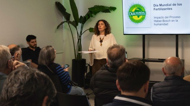 La gerente ejecutiva de Fertilizar AC, María Fernanda González Sanjuan, explicó que el objetivo fue aportar herramientas cuantitativas para relacionar la respuesta biológica de los cultivos con el análisis económico de la actividad.