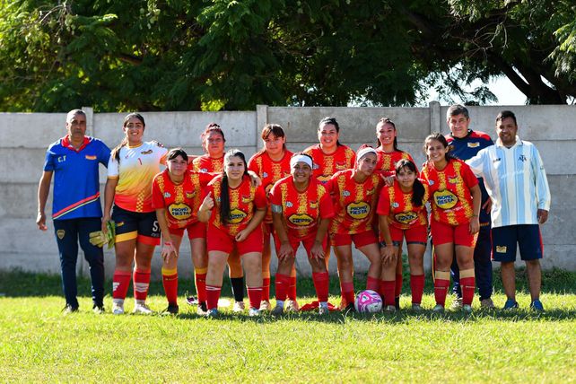 El plantel femenino.&nbsp; Es dirigido por Bartolomé Pascua (ex jugador) y Carlos Ruíz.&nbsp; 