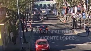 Pasó por arriba a un motociclista porque le rompió el espejo