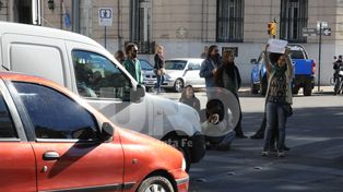 Manifestantes cortaron Avenida Rivadavia por el inicio de obras en el Parque Alberdi