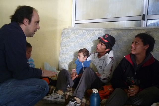 El intendente monitoreó la zona y dialogó con las familias evacuadas.