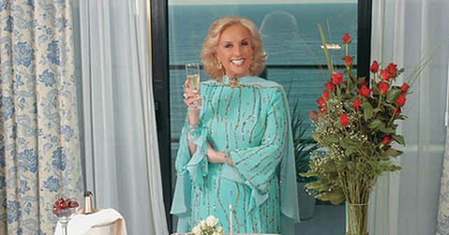 Vecinos de Playa Grande, enojados por el inicio del programa de Mirtha