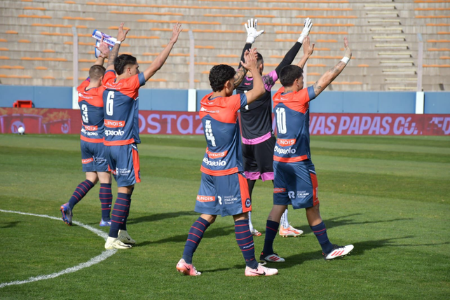 Central Córdoba necesita levantar los brazos tras la derrota en San Luis.