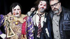 Los protagonistas de Balada triste de trompeta, Carlos Areces y Antonio de la Torre, con Alex de la Iglesia. El filme obtuvo el León de Plata por mejor dirección y el premio al Mejor Guión en el Festival Internacional de Cine de Venecia. Los protagonistas de Balada triste de trompeta, Carlos Areces y Antonio de la Torre, con Alex de la Iglesia. El filme obtuvo el León de Plata por mejor dirección y el premio al Mejor Guión en el Festival Internacional de Cine de Venecia.