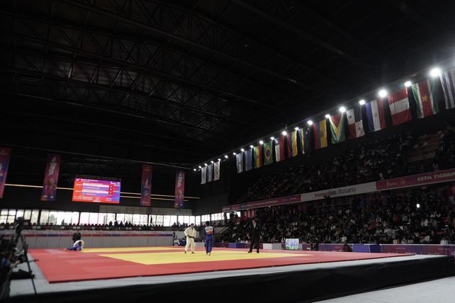 Una multitud se acercó al nuevo microestadio rosarino para ver judo este viernes.