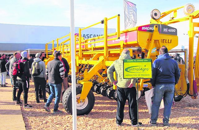 Vidriera. Agroactiva se destaca por la variada y numerosa oferta de fierros para el campo.