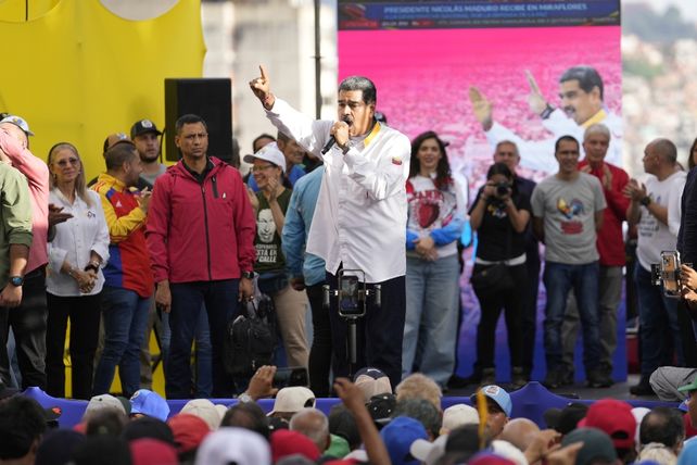 María Corina Machado desafió a Maduro con una marcha y éste contestó con otro acto