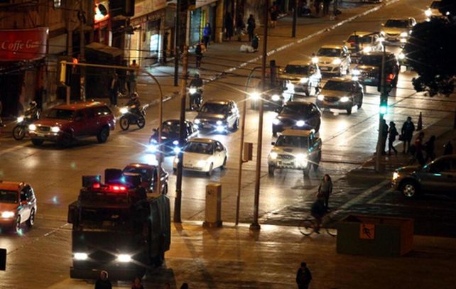 La evacuación en Valparaíso ante el alerta de tsunami. (foto de Twitter/@alertuxbsas)