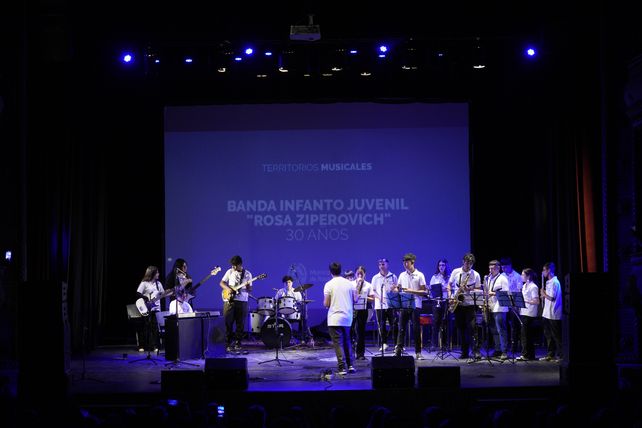 La Banda Infanto-Juvenil Rosa Ziperovich festejó sus 30 años con un concierto en el Teatro La Comedia.