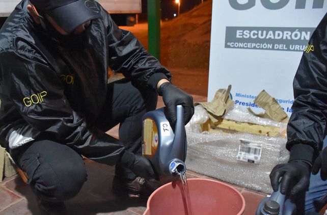 Descubren ketamina, marihuana y dinero en un vehículo blindado