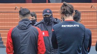 Iván Delfino regresó al estadio Grella