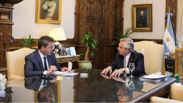 Alberto Fernández recibió este miércoles por la tarde en su despacho de la Casa Rosada al ministro de Economía