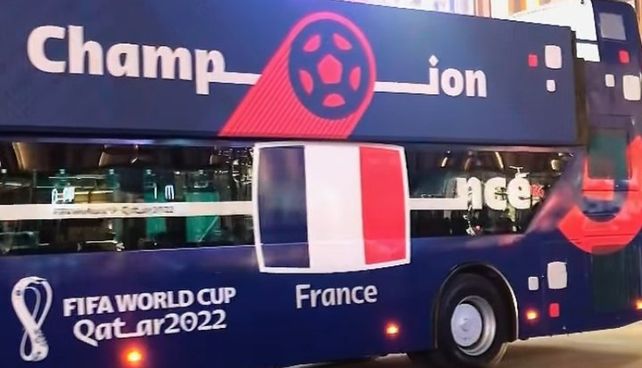 Todo listo. El colectivo con el que la selección francesa iba a celebrar la Copa del Mundo.