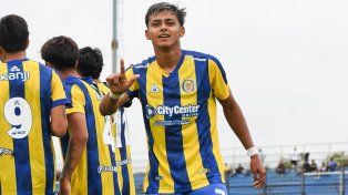 Lisandro Duarte celebra uno de los goles con los que Central venció a Atlético Tucumán en Arroyo Seco.