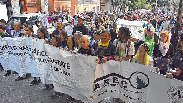 Contra la prohibición. En la última marcha por la legalización del cannabis se pidió una nueva ley de drogas.