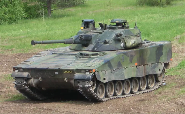 El blindado liviano sueco CV 90 combate con gran &eacute;xito en la guerra de Ucrania contra Rusia. Suecia es una potencia en la industria armamentista.