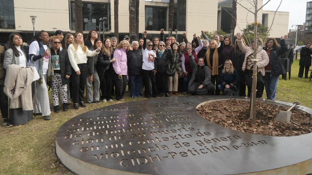 El memorial que recuerda el femicidio de Vanesa Celma en la plaza del Centro de Justicia Penal
