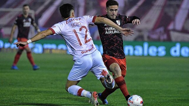 Huracán le está ganando a River en el Ducó.