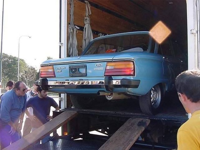 Encontraron un Ford Falcon cero kilómetro en un taller