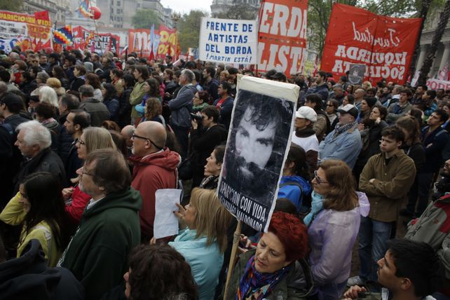 A dos meses de la desaparición de Santiago Maldonado marchan exigiendo su aparición con vida