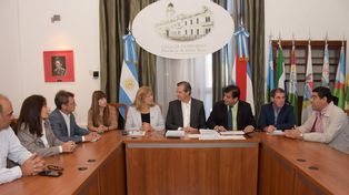 Anuncian la construcción de 500 viviendas para Paraná