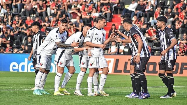 El minuto a minuto del partido entre Colón y Chaco For Ever
