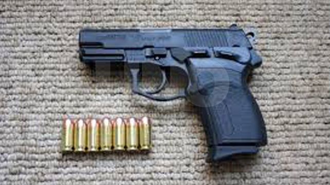 Dos detenidos con arma y balas de guerra durante un control policial